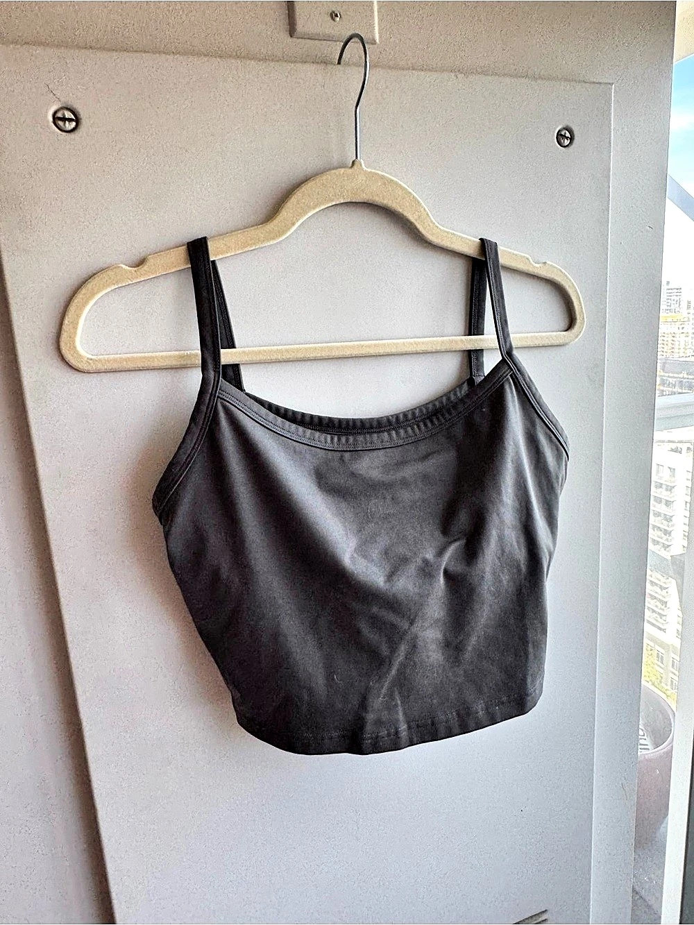 FORM slate grey cropped tank with a built-in bra and scoop neckline. Size XL.